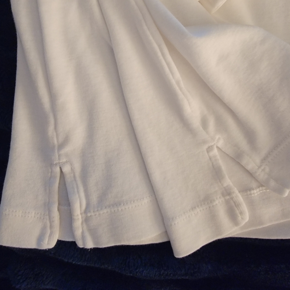 Chico's Size 2 White Top (Fits Like A Chico's Size 3) - Picture 6 of 6